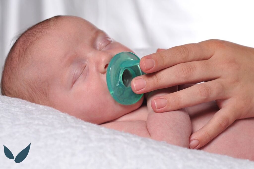 baby sleeping while sucking on avent soothie pacifier